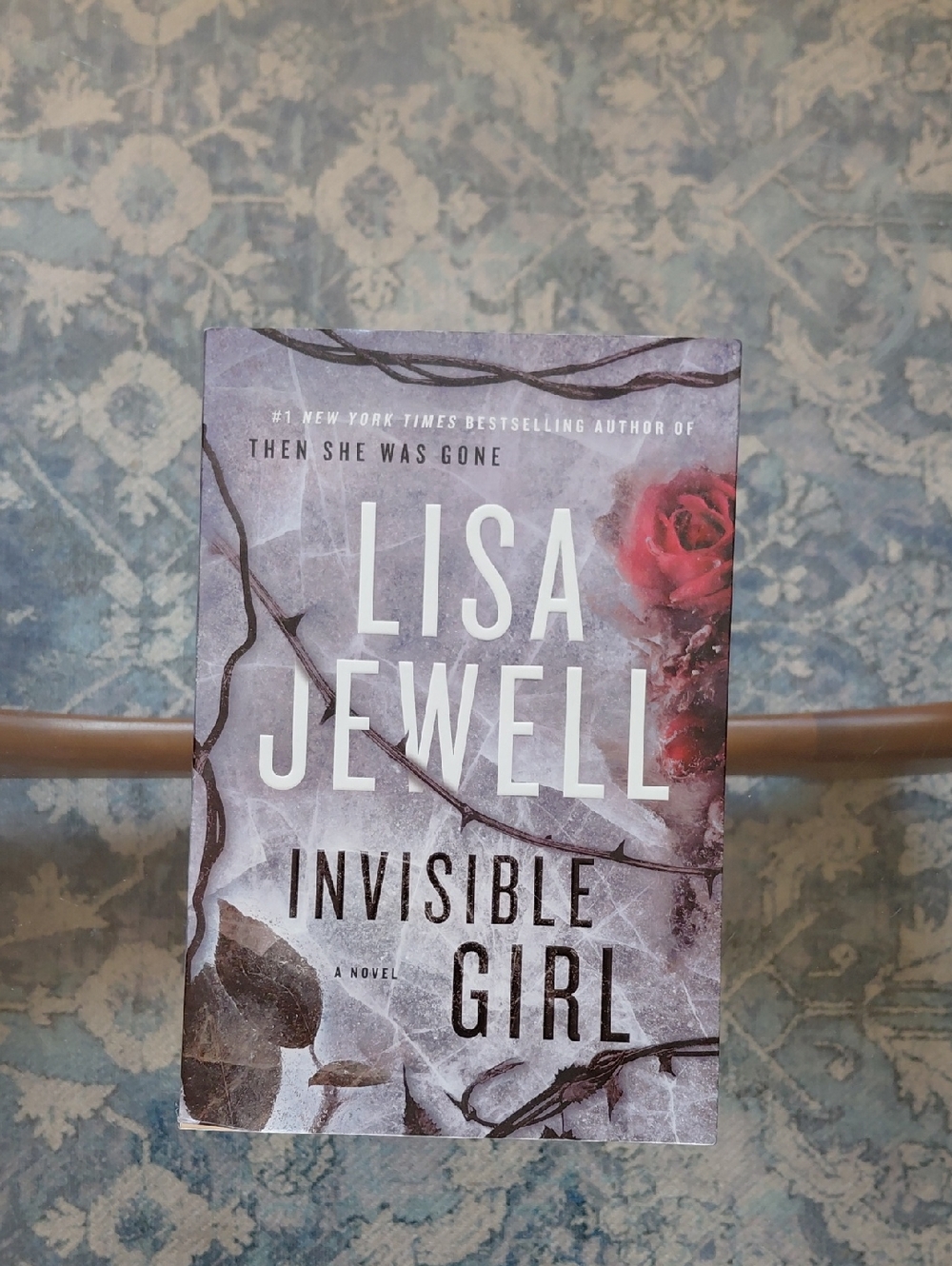 🔴 Lisa Jewell "Invisible Girl" Paperback Novel - Gray with Red Rose